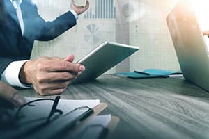 万科20亿美元债务保卫战背后的行业转型阵痛